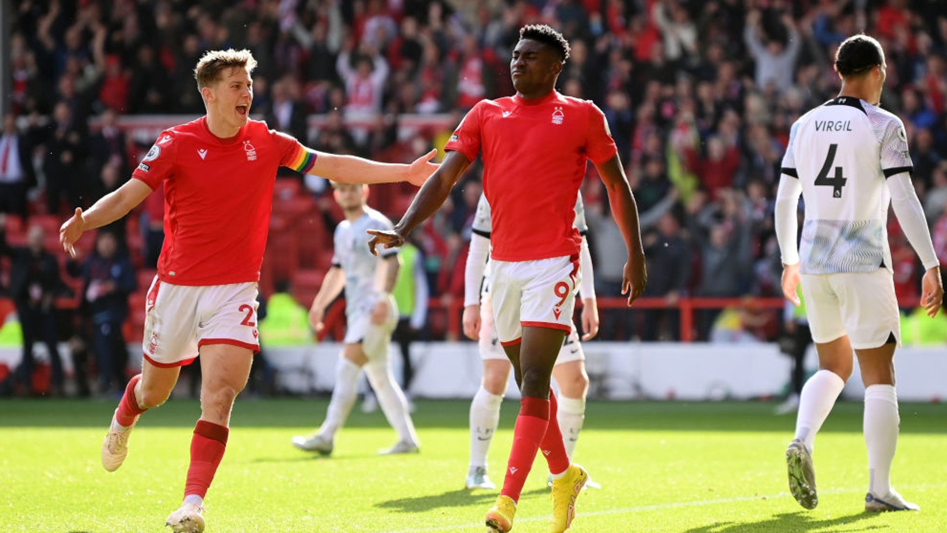 以驚人的速 以驚人的速